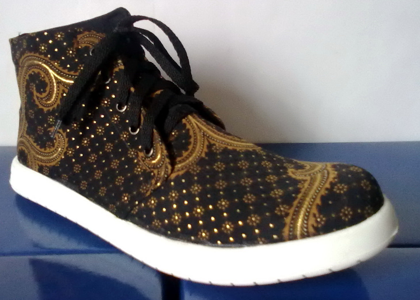Sepatu Motif Batik
